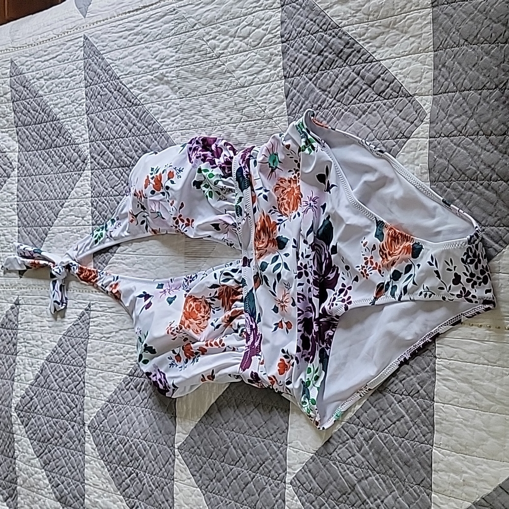 Cupshe swimsuit, one piece, size large, floral print